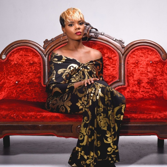 Dresses & Skirts - Gown